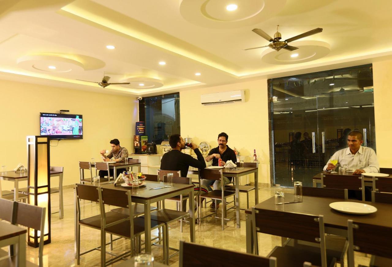 โฮเต็ล แอร์พอร์ท ซิตี้ Hotel นิวเดลี ภายนอก รูปภาพ