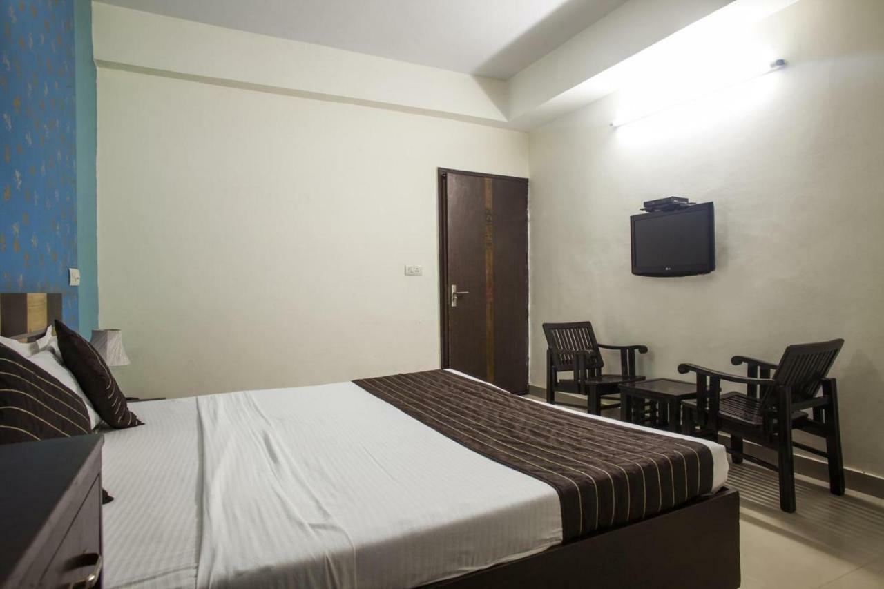 โฮเต็ล แอร์พอร์ท ซิตี้ Hotel นิวเดลี ภายนอก รูปภาพ